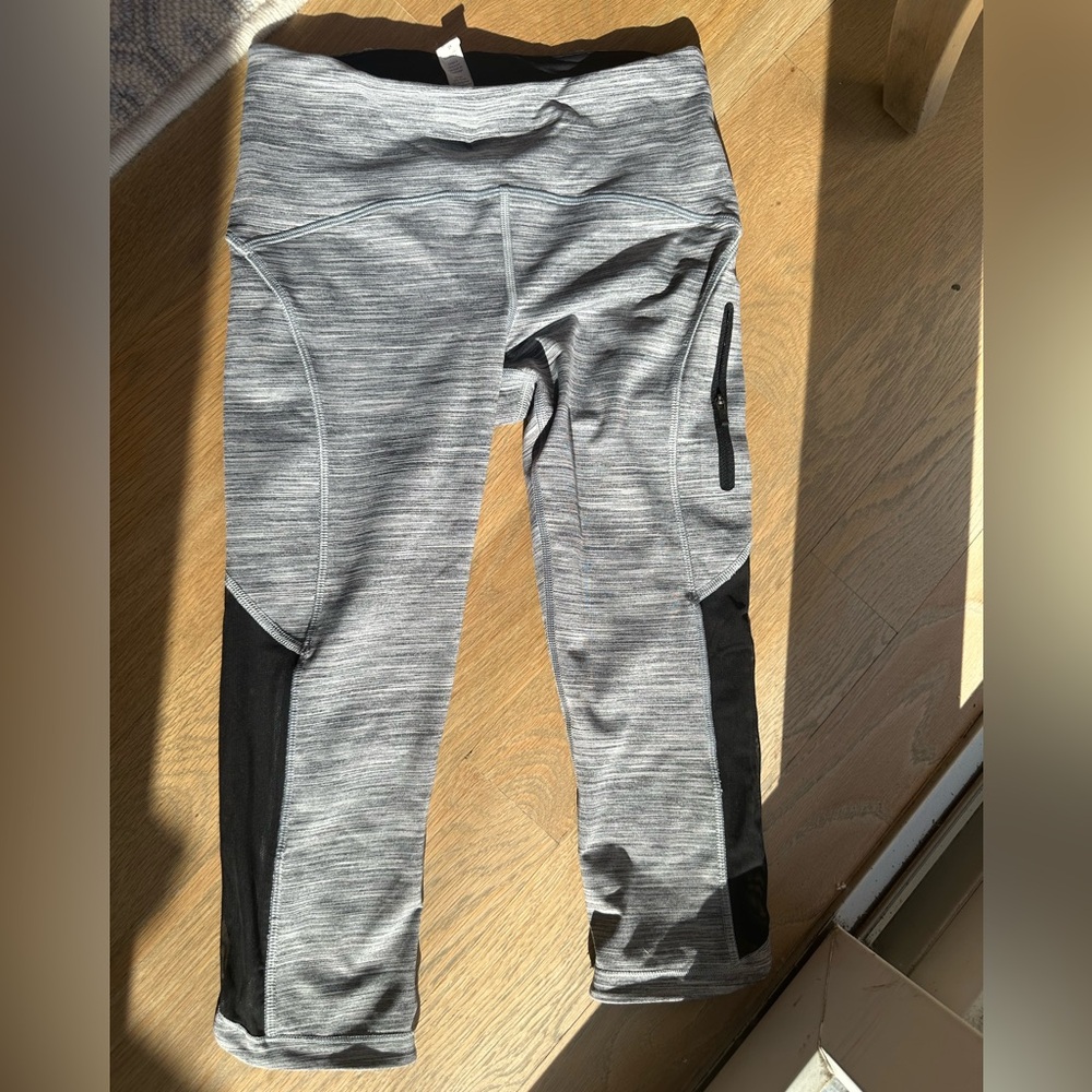 Lululemon grey and black cropped leggings